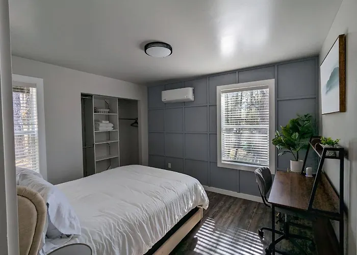 Hillside Hangout 3Bd/2Ba, Elevated Deck Sunsets