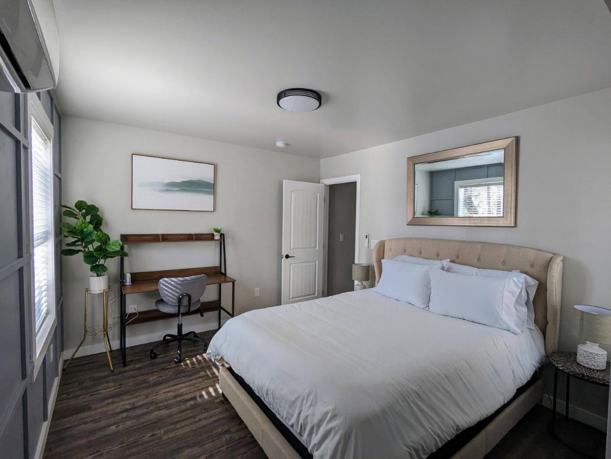 Holiday home Hillside Hangout 3bd/2ba, Elevated Deck Sunsets